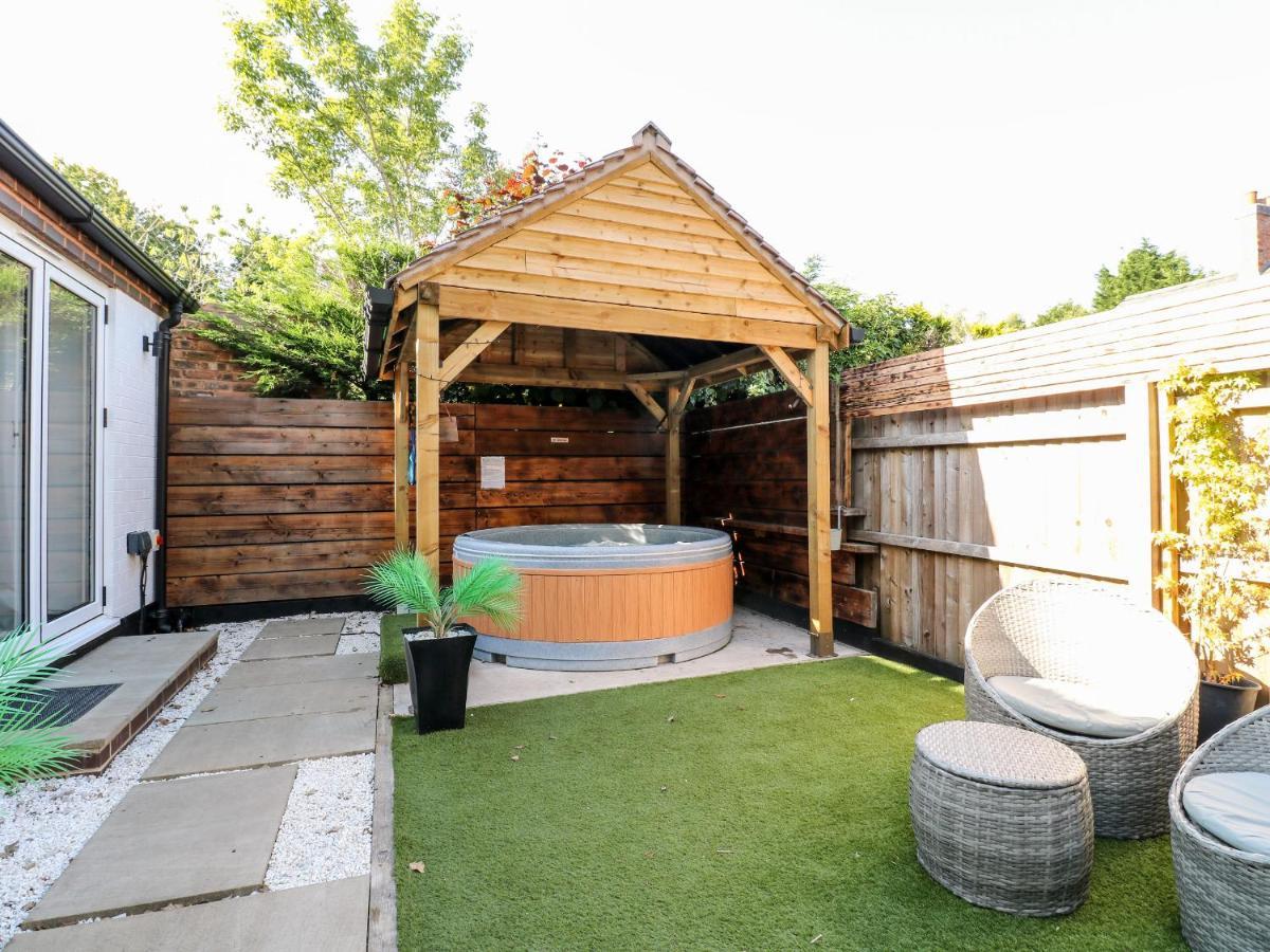 Villa The Old Smokehouse Rugeley Exterior foto